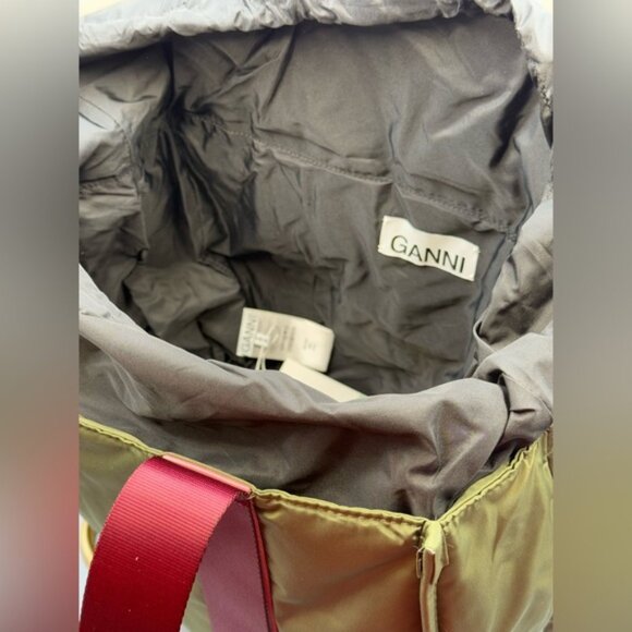 🆕 GANNI 🧿 NWT Medium Recycled Tech Tote, Kalamata & Burgundy - Picture 9 of 12